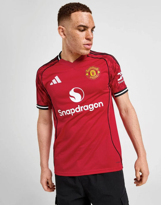 ADIDAS MANCHESTER UNITED FC 2025/26 HEMMA KIT
