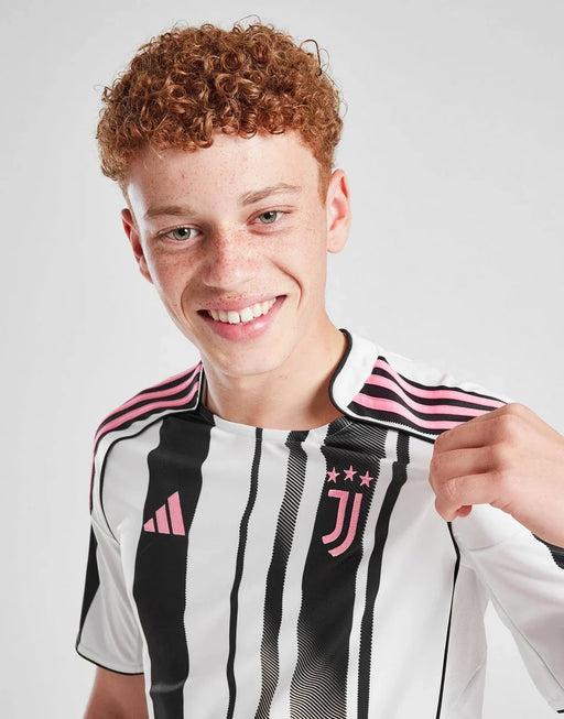 ADIDAS JUVENTUS 2025/26 HEMMA KIT JUNIOR